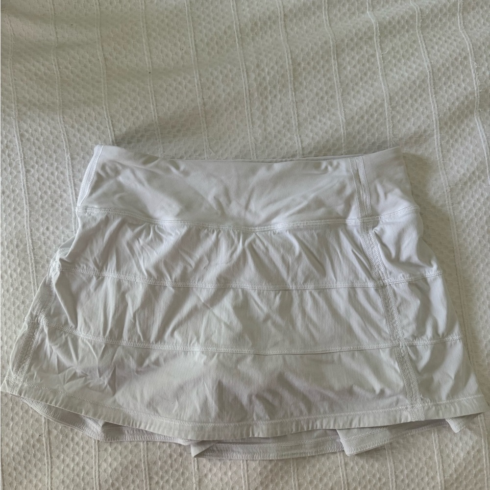 lululemon partial skirt 2.5 inch size 2 -white